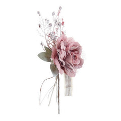 Pick con fiore di rosa e bacche per decorazione natalizia