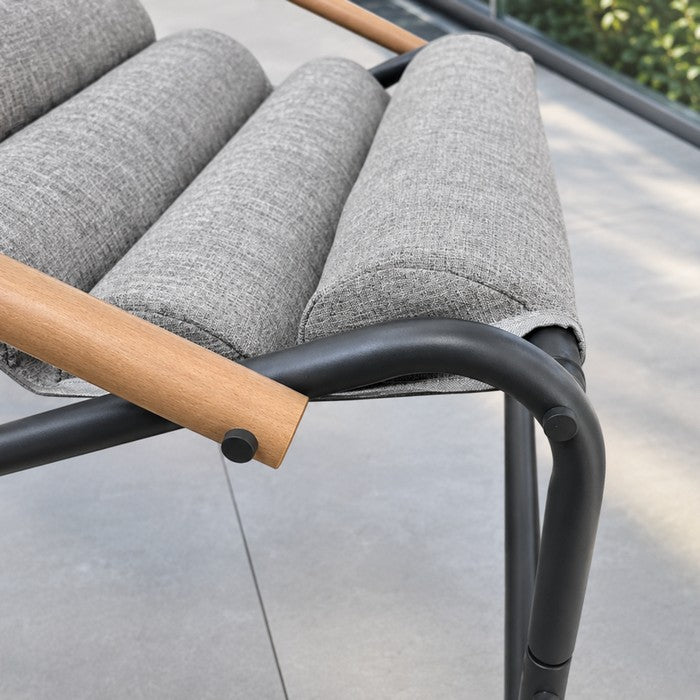 Set da giardino moderno in metallo con 2 poltrone imbottite e tavolino - Essential