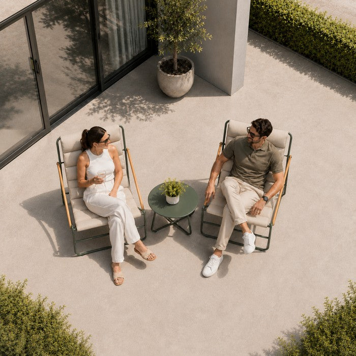 Set da giardino moderno in metallo con 2 poltrone imbottite e tavolino - Essential