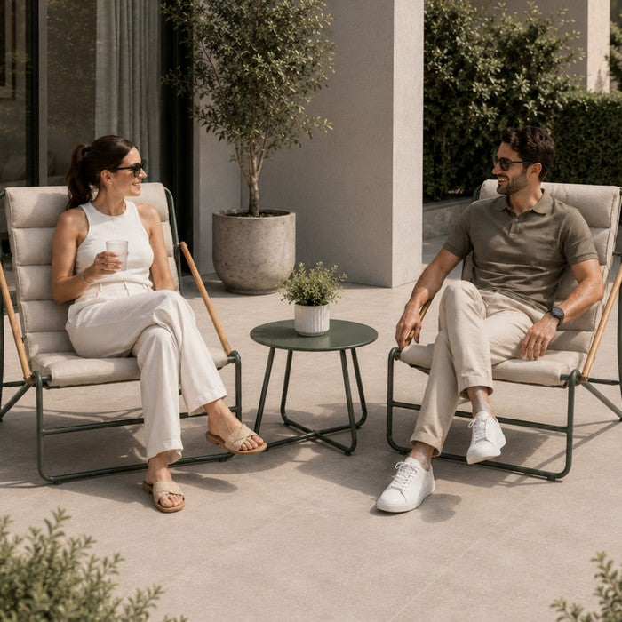 Set da giardino moderno in metallo con 2 poltrone imbottite e tavolino - Essential