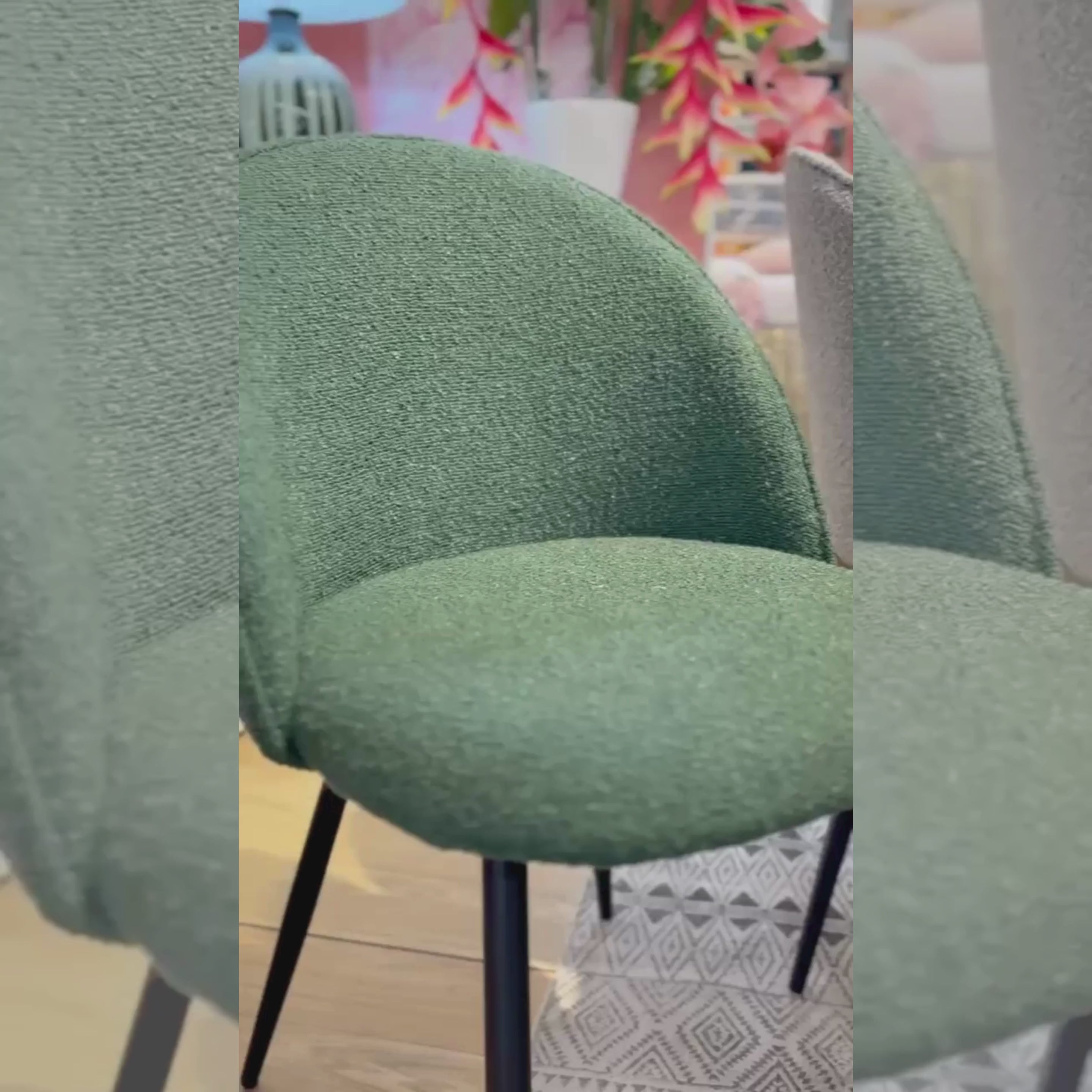 Carica video: Sedia in tessuto bouclé con gambe in metallo nero - Miranda