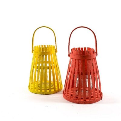 Lanterna in legno Colors - Lanterna in legno modello Colours, realizzata in legno con manico e finitura in colori assortiti.