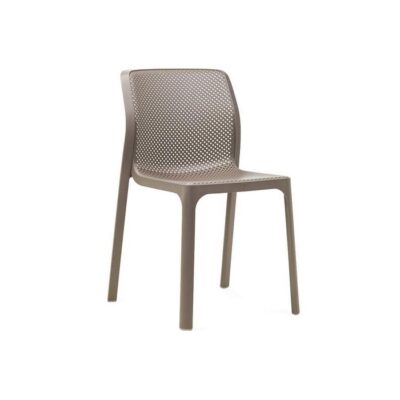 SEDIA BIT - Bit è la sedia dal Bit design raffinato e cura del dettaglio, seduta senza braccioli in resina fiberglass tratta