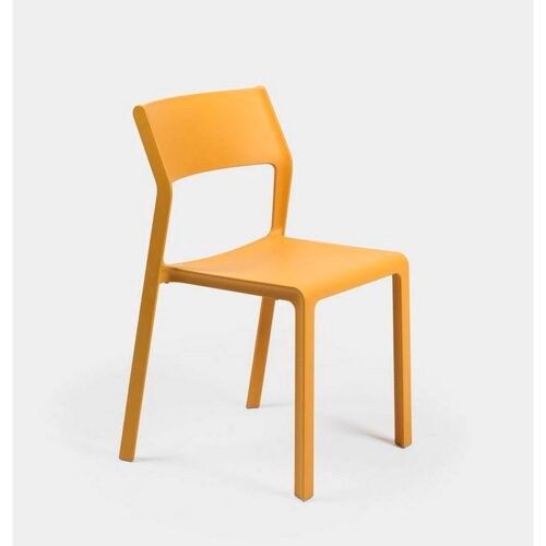 Sedia Trill Bistrot - Trill Bistrot è una seduta senza braccioli in resina fiberglass dall’aspetto armoniosamente scultoreo