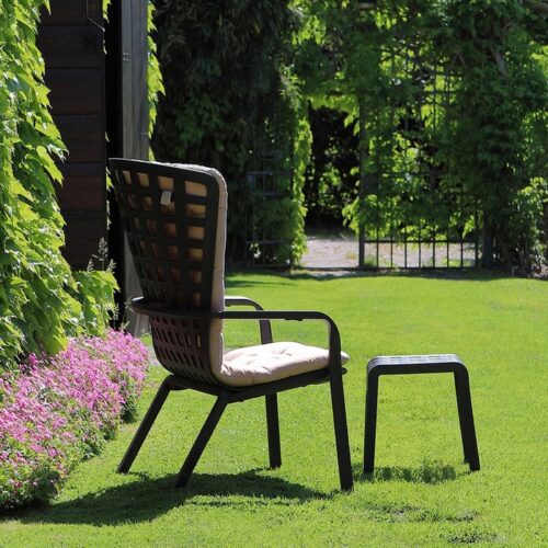 Poltrona da giardino Folio - Folio è una poltrona relax per l’outdoor realizzata in resina fiberglass traforata con motivi a