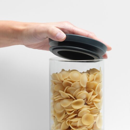 STACKABLE GLASS JAR 1.1L - Crea spazio nella mente e nella tua cucina con questo barattolo in vetro impilabile Brabantia. Un